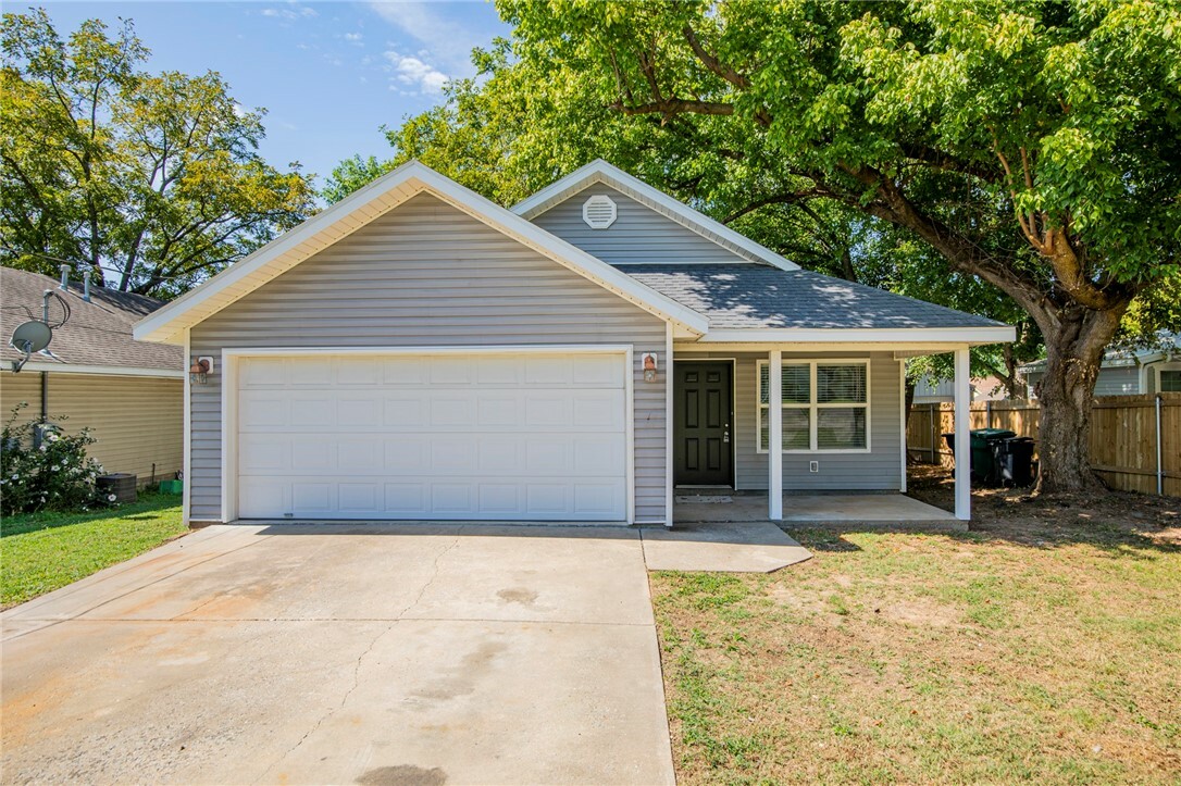 Property Photo:  1204 S 3rd Street  AR 72756 