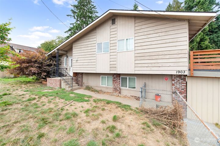 Property Photo:  1903 Allen Street  WA 98626 