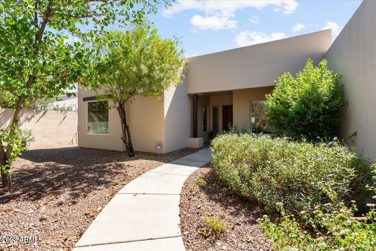 Property Photo:  719 E Circle Road  AZ 85020 