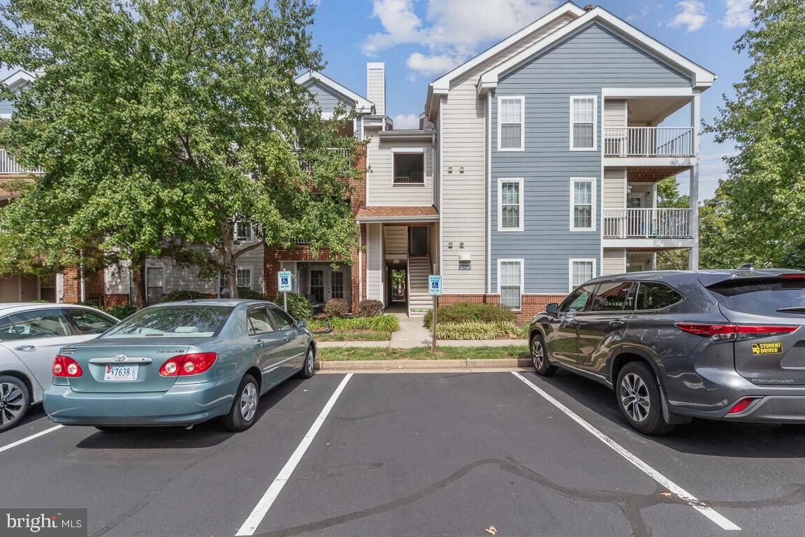 Photo de la propriété:  20960 Timber Ridge Terrace 303  VA 20147 