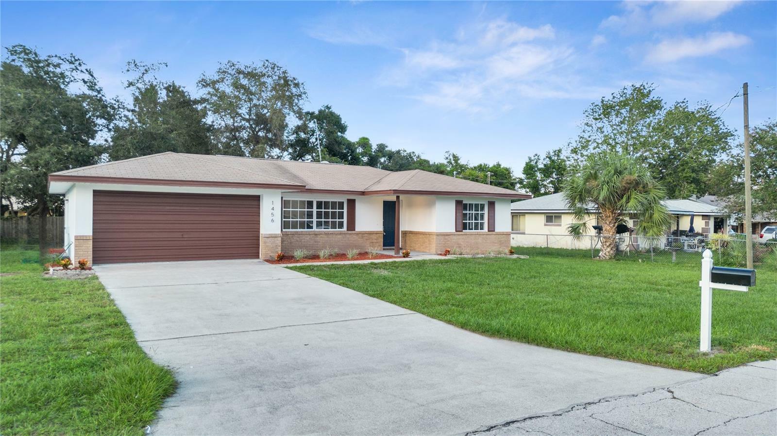 Property Photo: 1456 Malaluka Street FL 32725