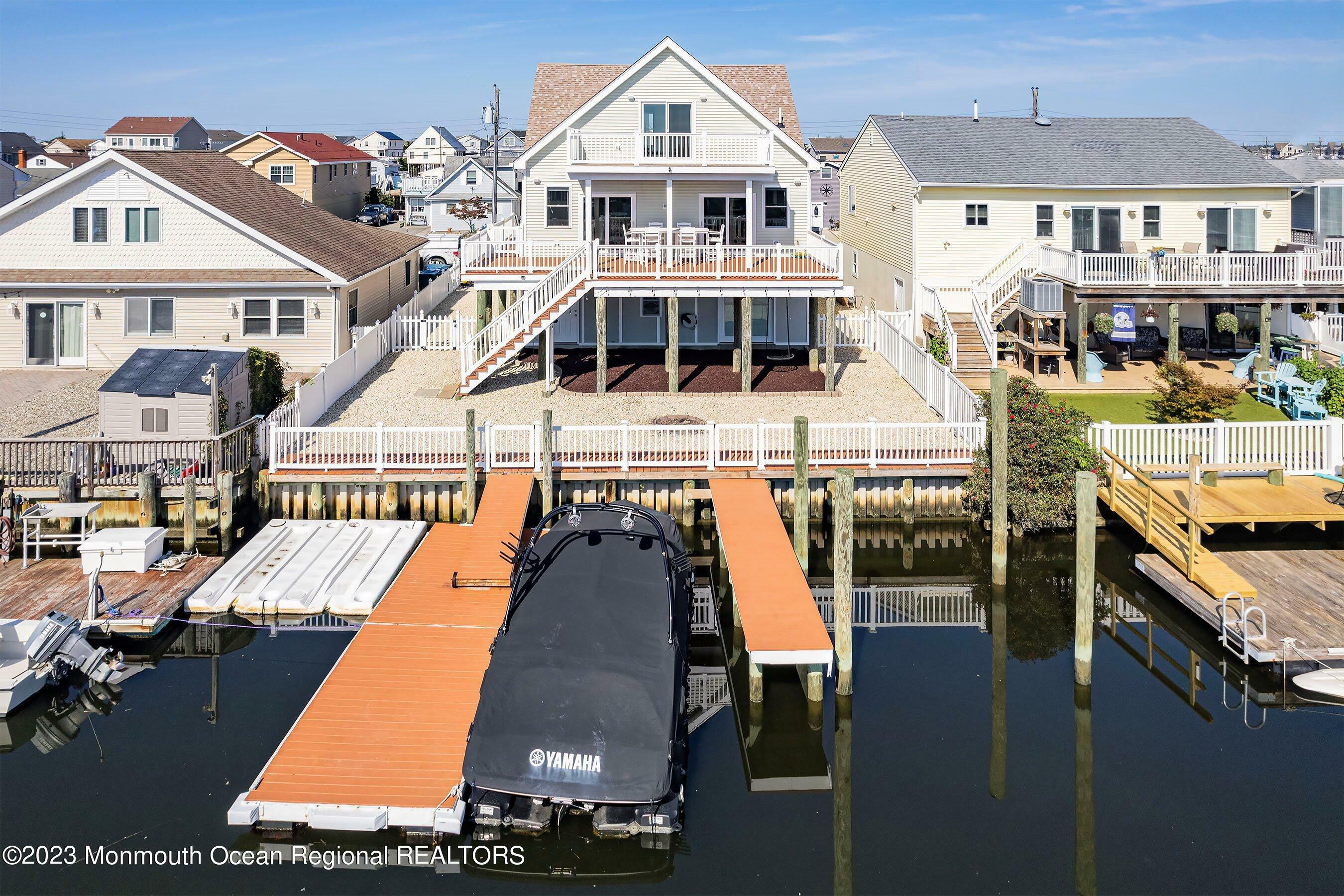 Property Photo:  105 S Forecastle Drive  NJ 08087 