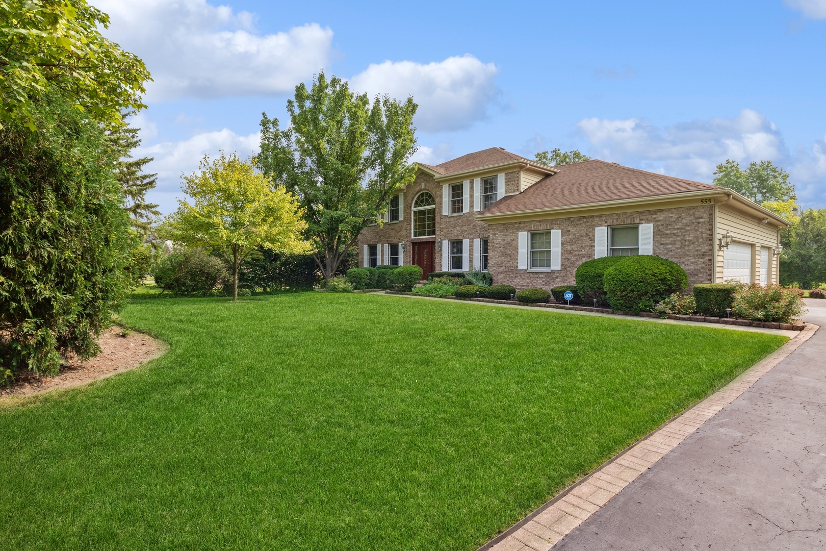Property Photo: 555 Anthony Trail IL 60062