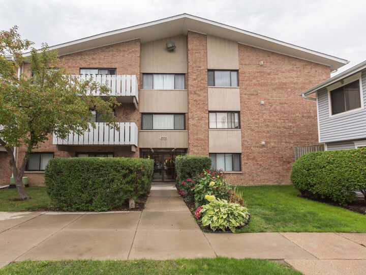 2000 Bayside Drive 302  Palatine IL 60074 photo