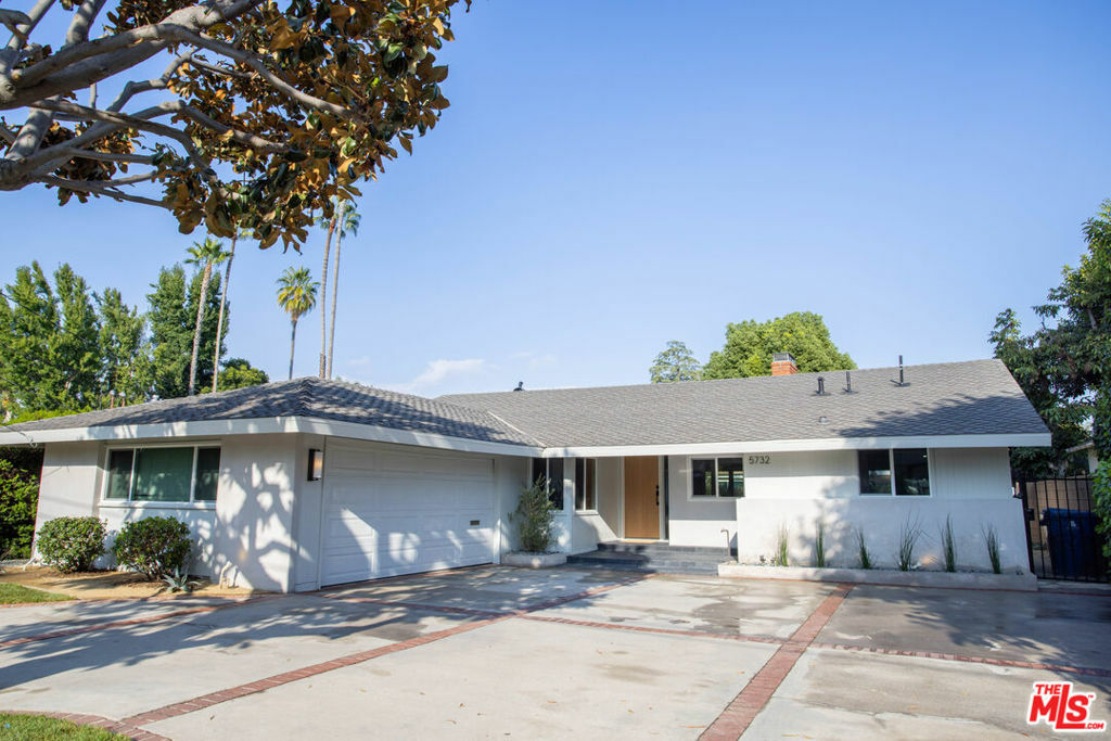 Property Photo: 5732 Ventura Canyon Avenue CA 91401