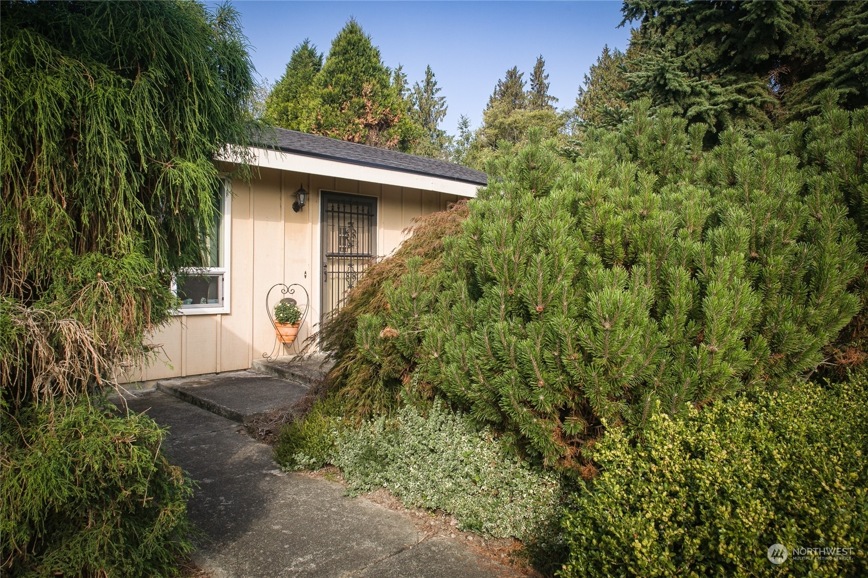 Property Photo:  725 Upland Drive  WA 98273 