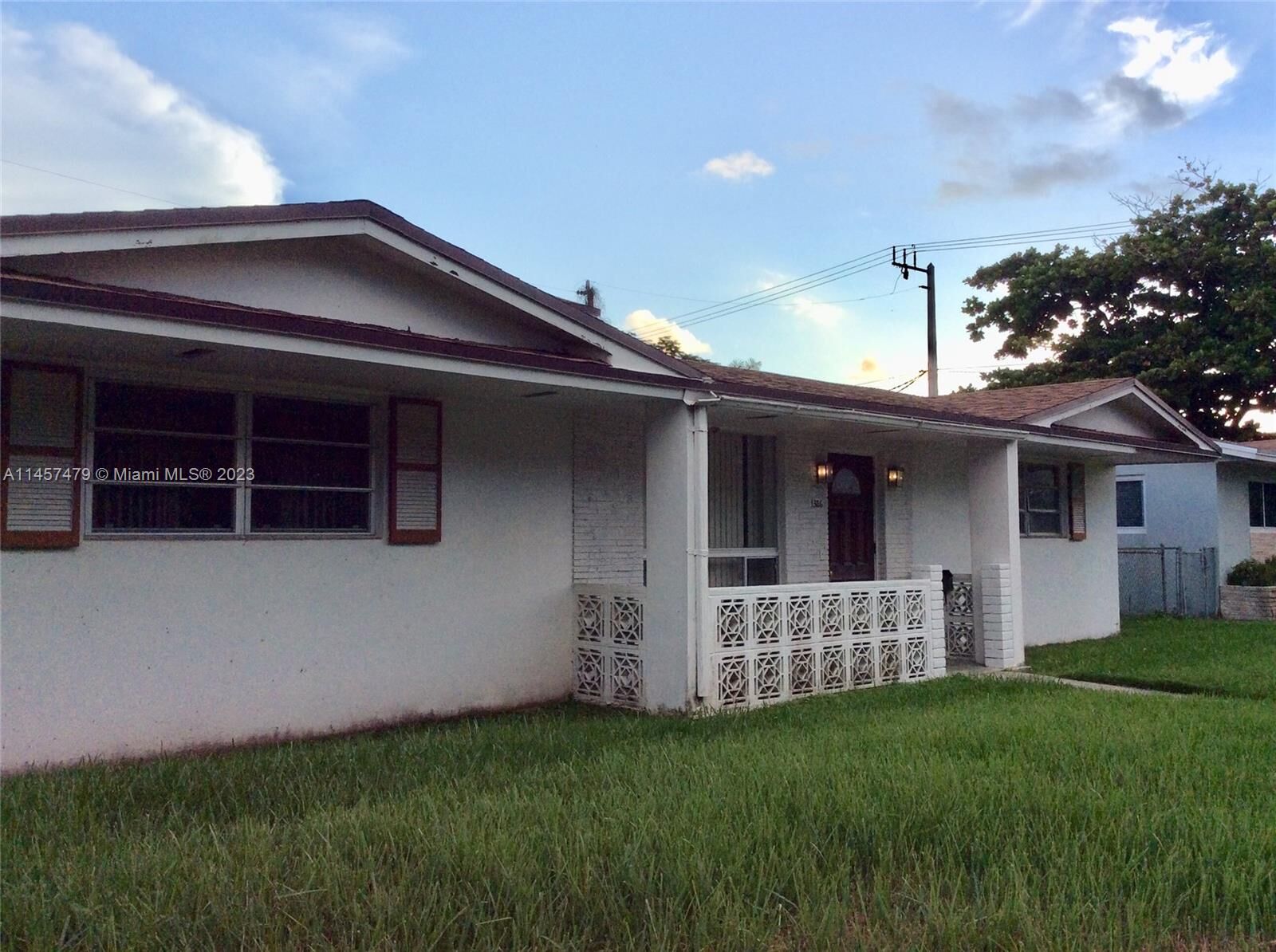 Property Photo: 1326 Arthur St FL 33019