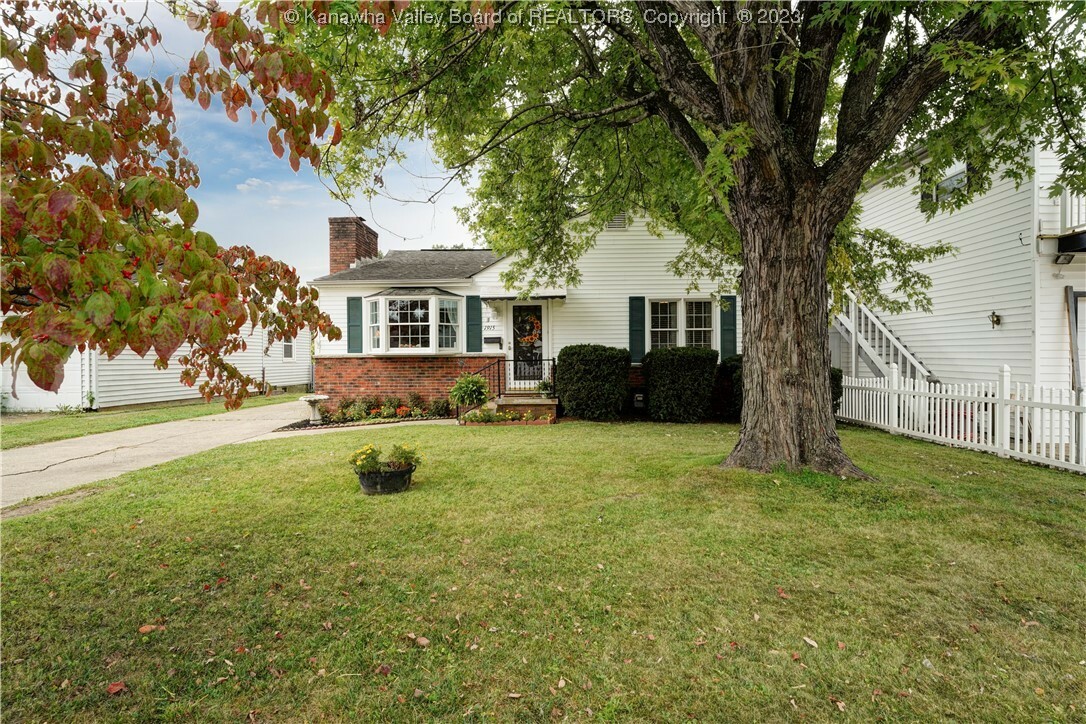 Property Photo:  1915 Parkview Drive  WV 25177 