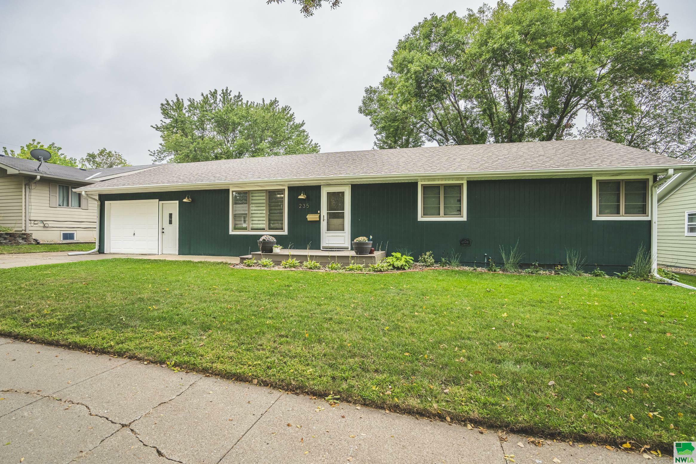 Property Photo:  235 9th Ave SE  IA 51031 