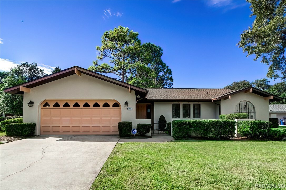 Property Photo:  19 Holly Court  FL 34446 