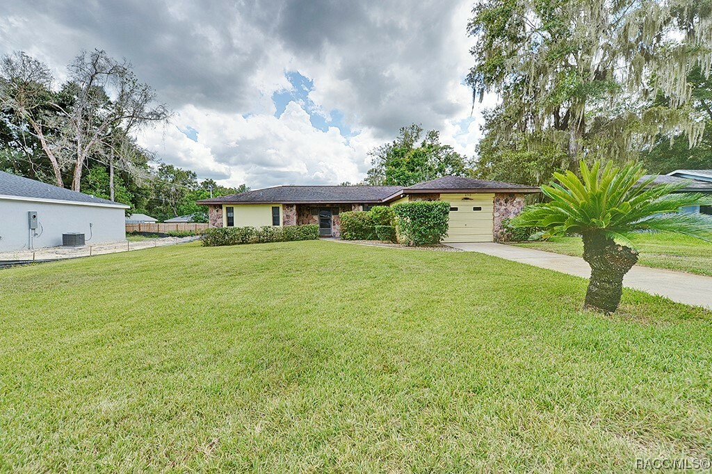 Property Photo:  6340 E Rector Street  FL 34452 