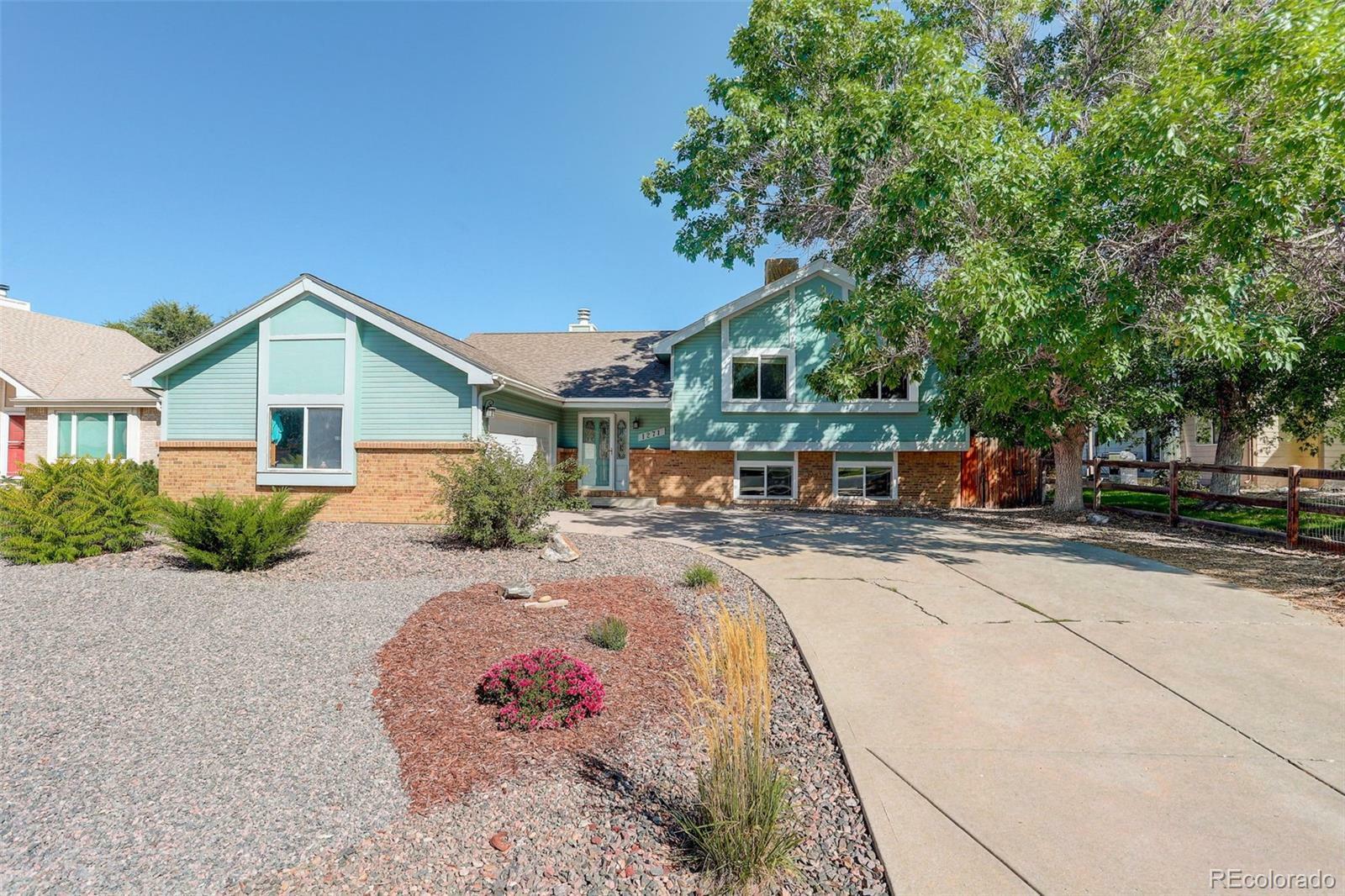 Property Photo: 1271 Stonehaven Avenue CO 80020
