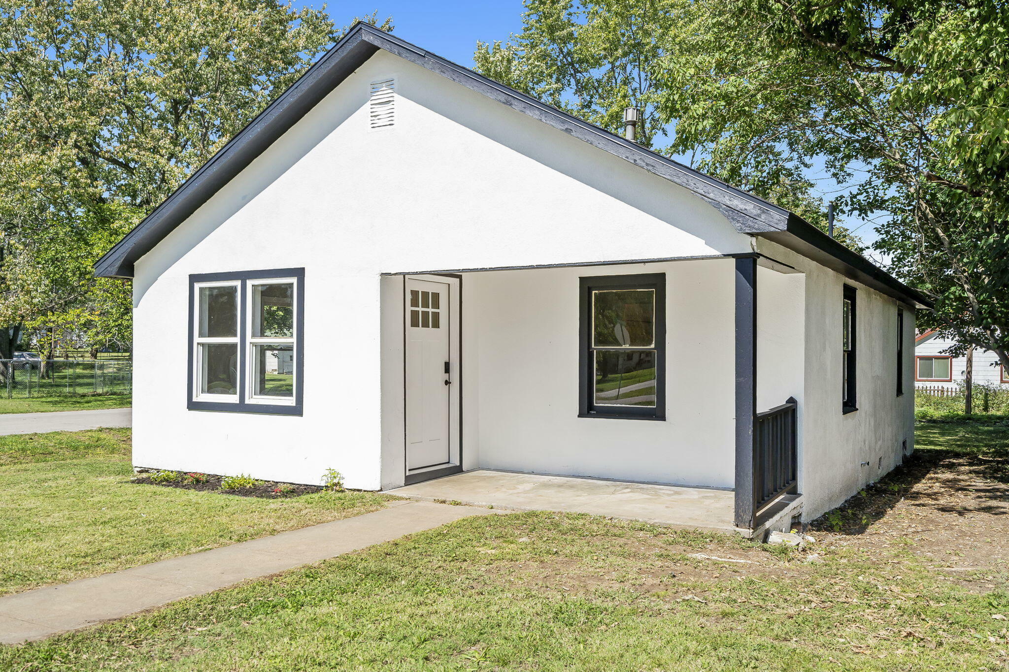 Property Photo:  601 E Highland Street  MO 65605 