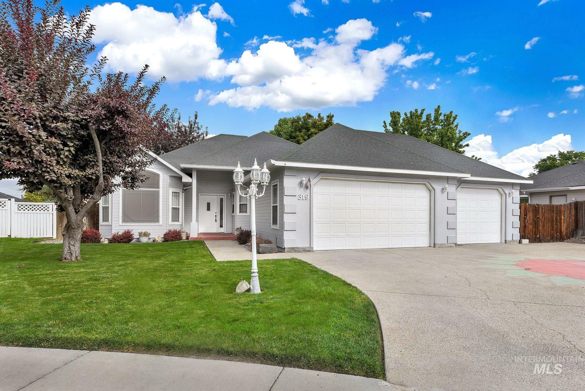 Property Photo:  319 Larkspur Ct  ID 83605-6293 