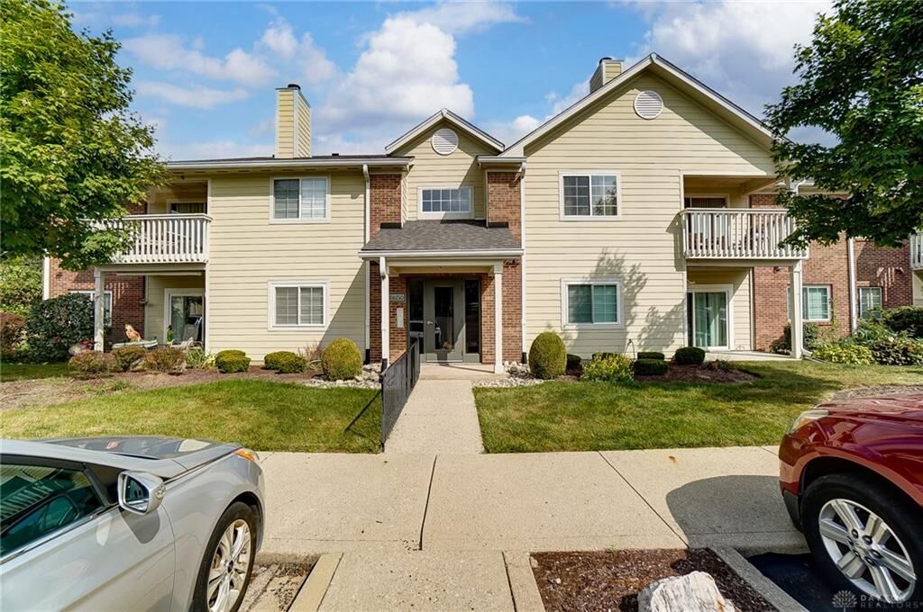 Property Photo: 6650 Wareham Court 8 OH 45459