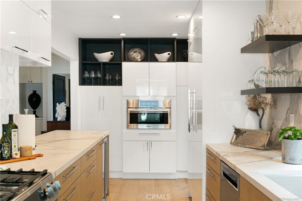 Property Photo:  335 Santa Ana Avenue  CA 90803