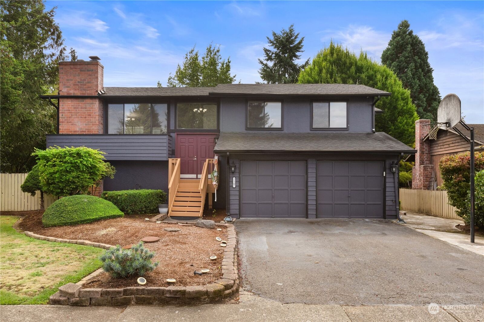 House for sale in Kent 11207 SE 218th Place, Kent, WA 98031