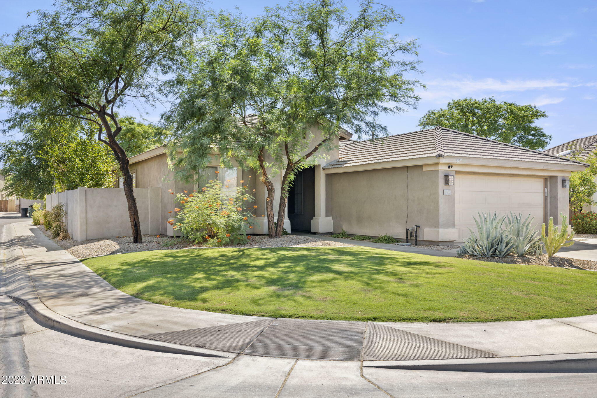 Property Photo:  7717 S La Rosa Drive  AZ 85284 