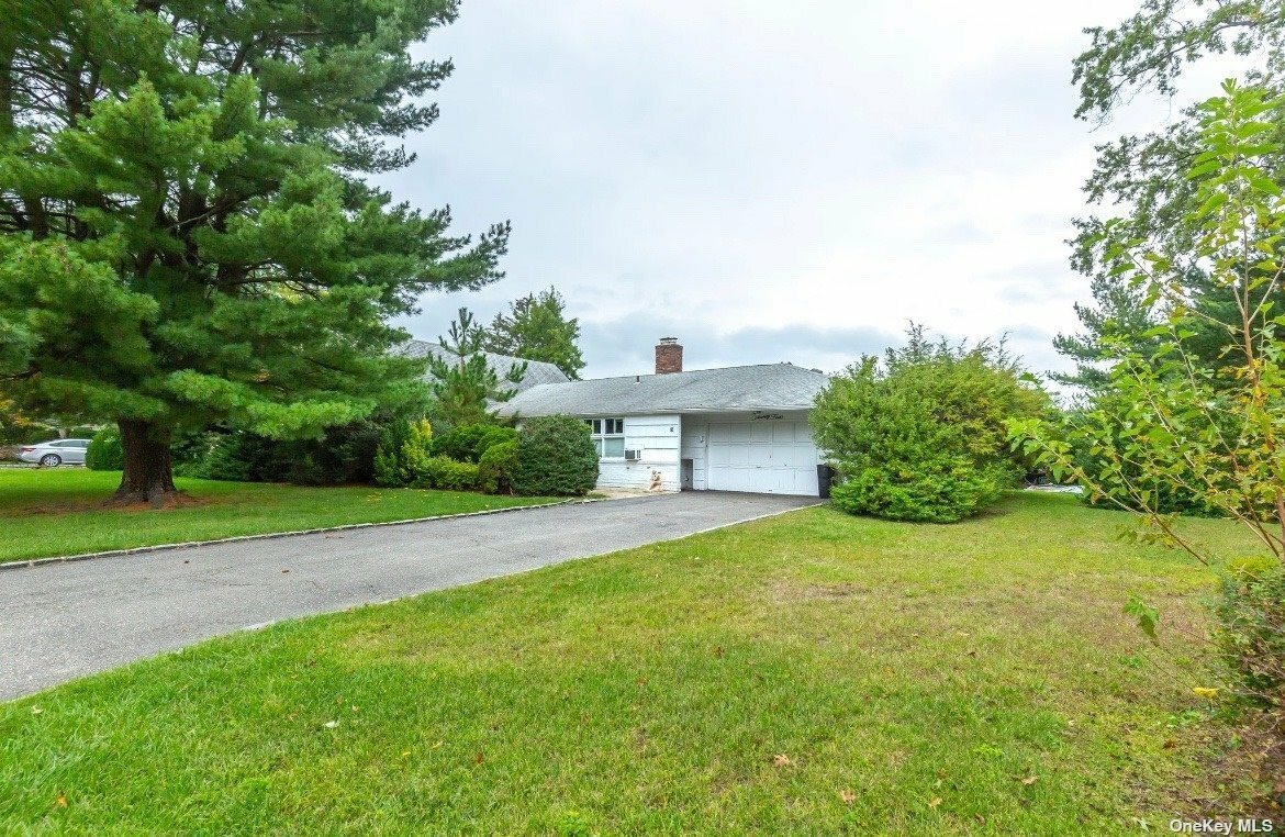 Property Photo:  24 Robbins Lane  NY 11020 