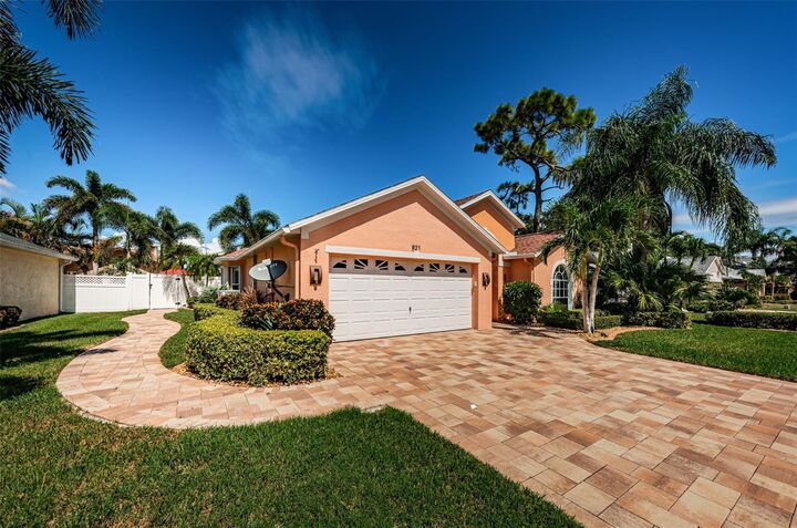 Property Photo:  821 Duval Court  FL 34695 