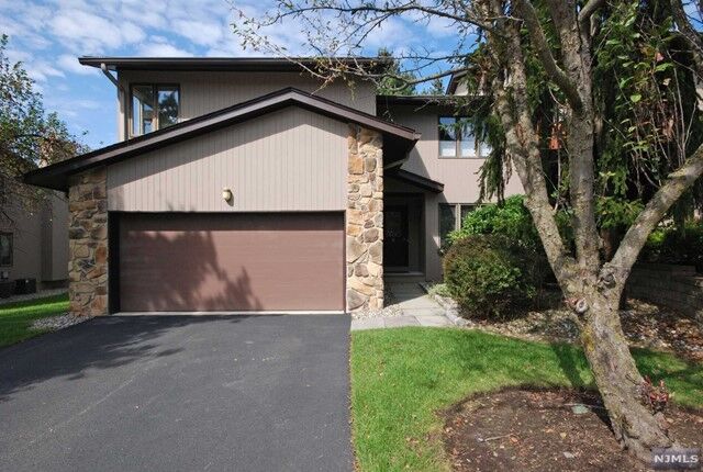 Property Photo: 9 Dogwood Court NJ 07424