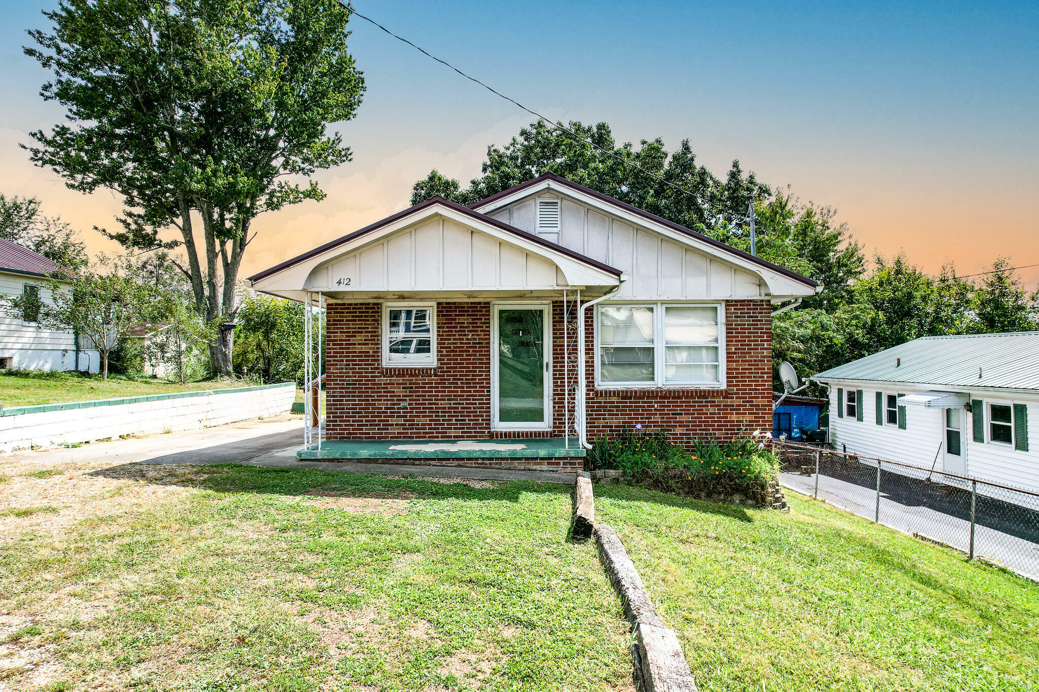 Property Photo:  412 Juniper Street  TN 37745 