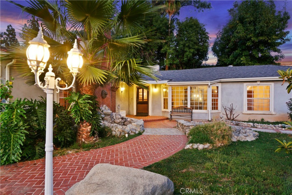 Property Photo:  9206 Aqueduct Avenue  CA 91343 