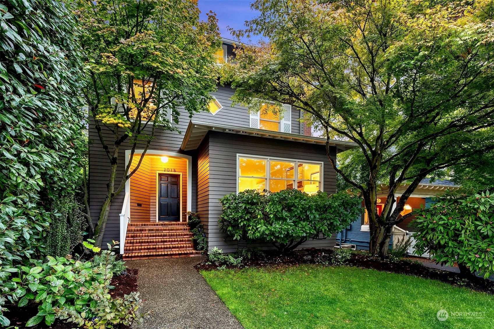 Property Photo:  2015 Federal Avenue E  WA 98102 