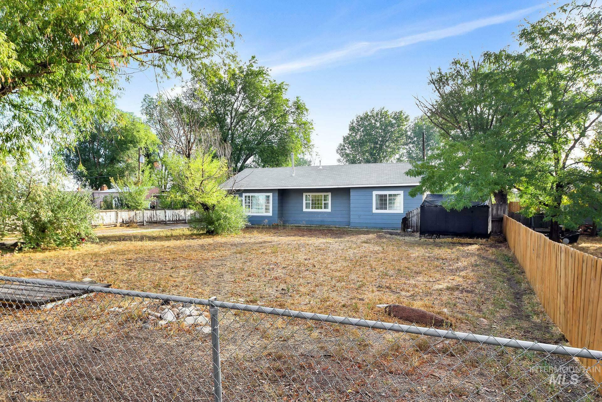 Property Photo:  550 NW Birch Ave  ID 83647 