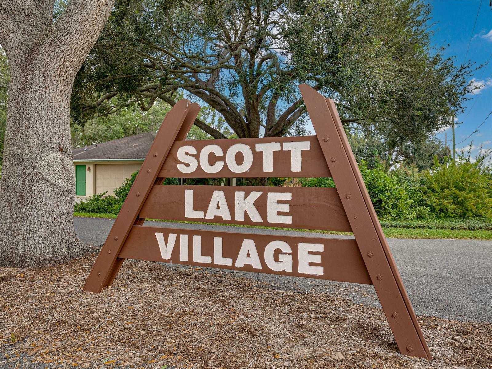 Property Photo:  805 Scott Lake Village N  FL 33813 