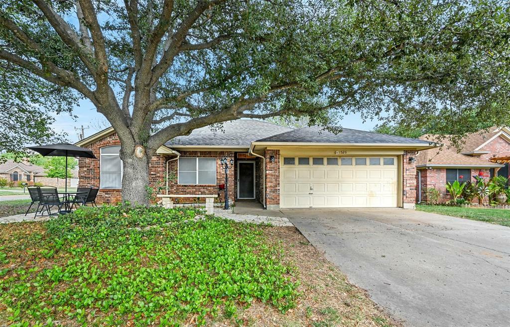 Property Photo: 1526 Hayloft Lane TX 76048