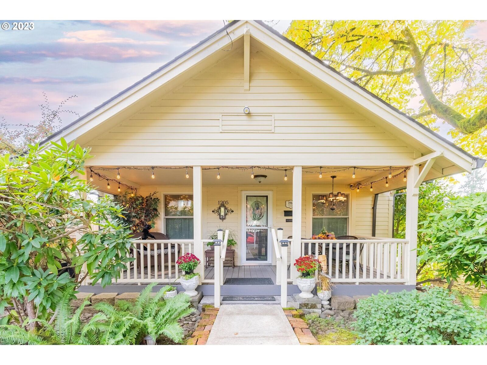 Property Photo: 1205 Cedar St OR 97116