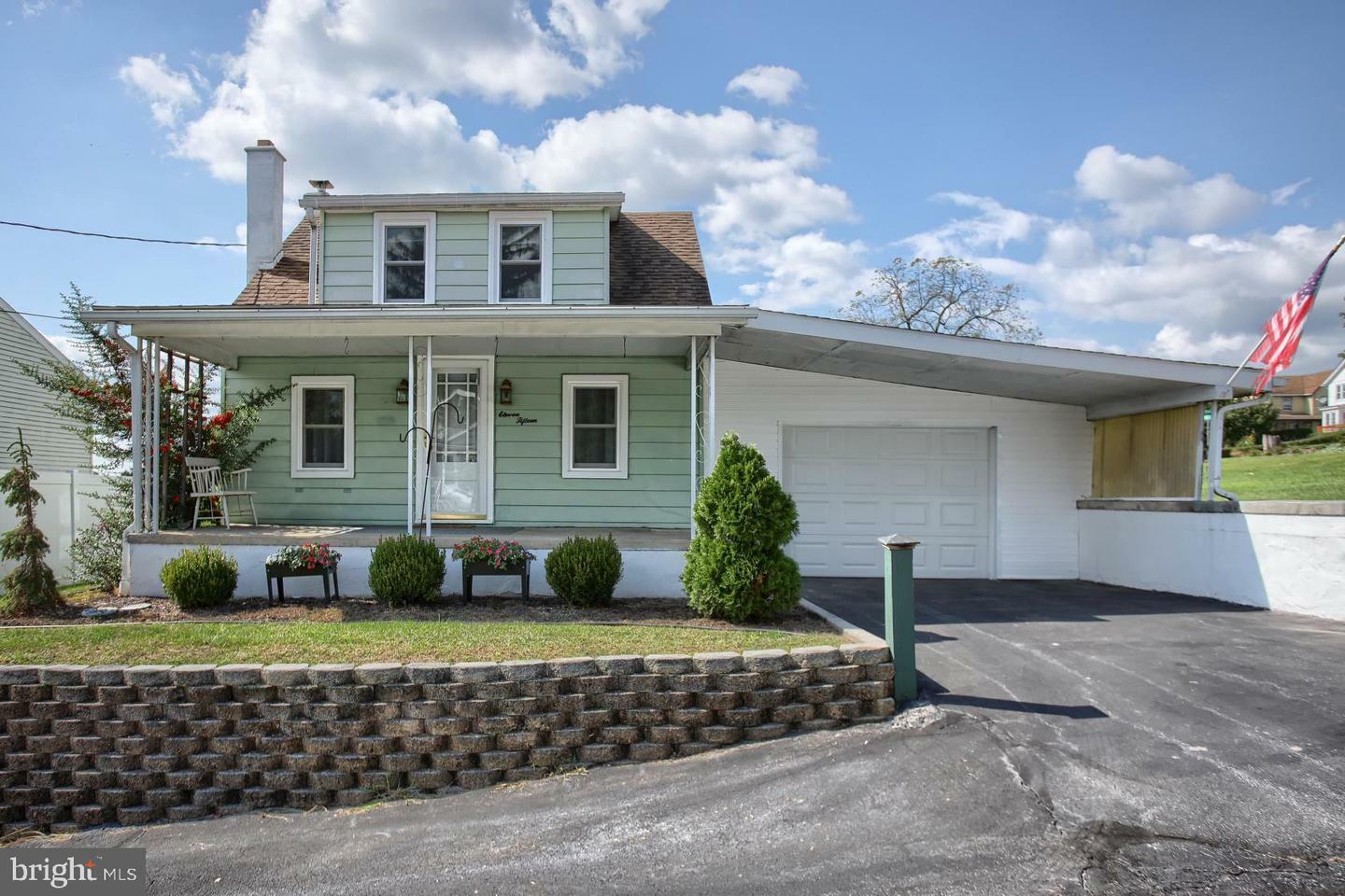 Property Photo:  1115 Forest Street  PA 17046 