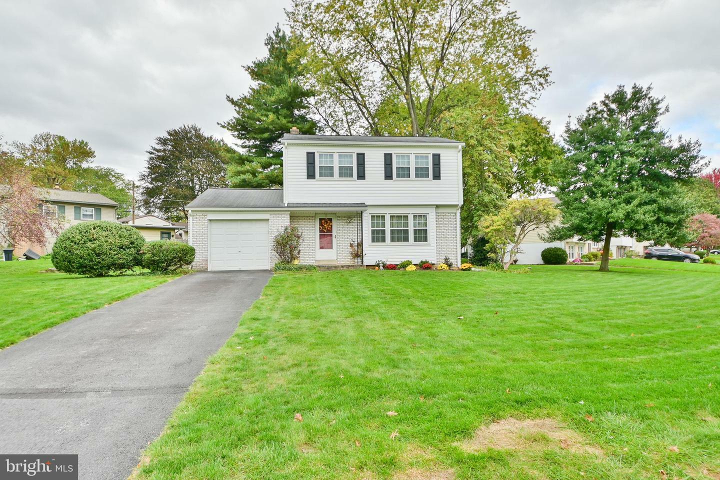 Property Photo:  639 Gentry Drive  PA 17603 