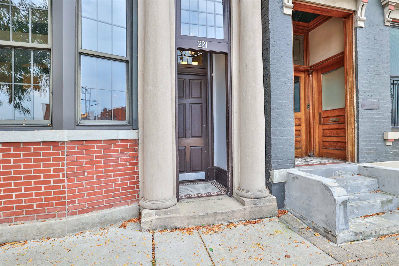 Property Photo: 221 W 9th St 5 OH 45202
