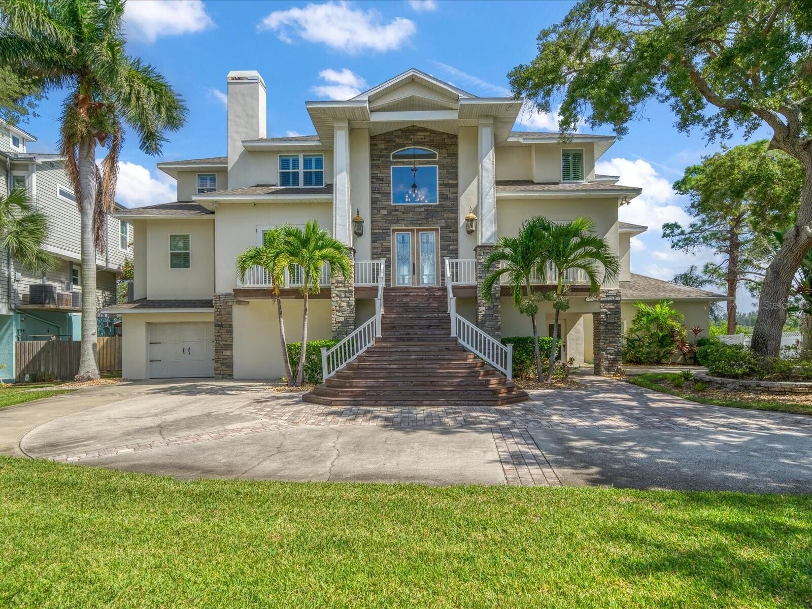 Property Photo: 1540 Riverside Drive FL 34689