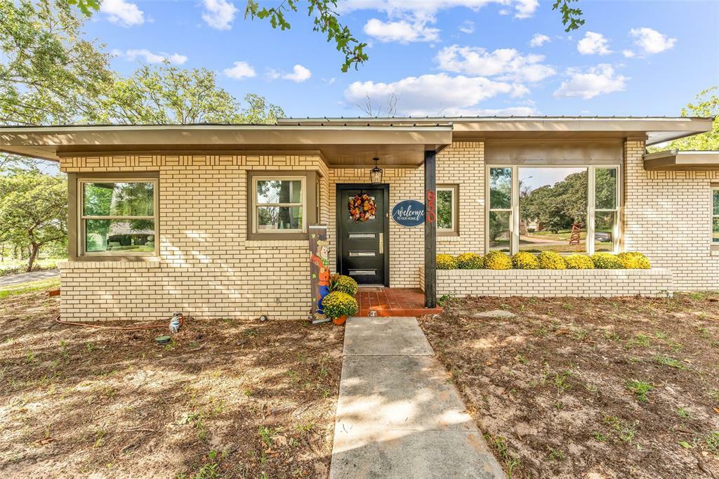 Property Photo:  850 N Lydia Street  TX 76401 