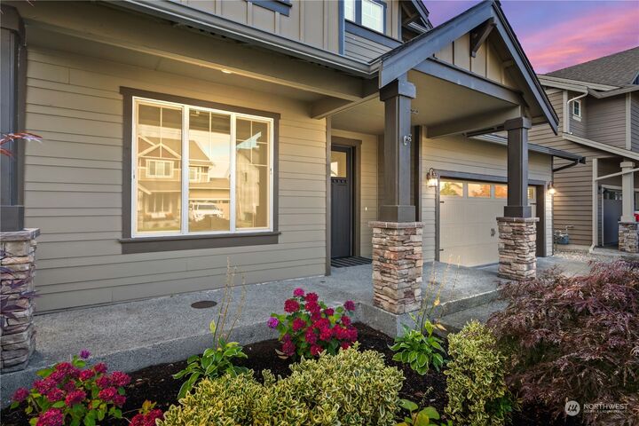 Property Photo:  422 Riley Court E  WA 98022 