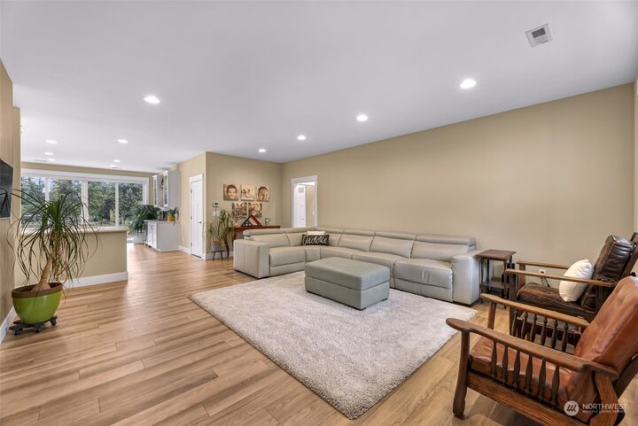 Property Photo: 3037 Birchwood Ave WA 98225