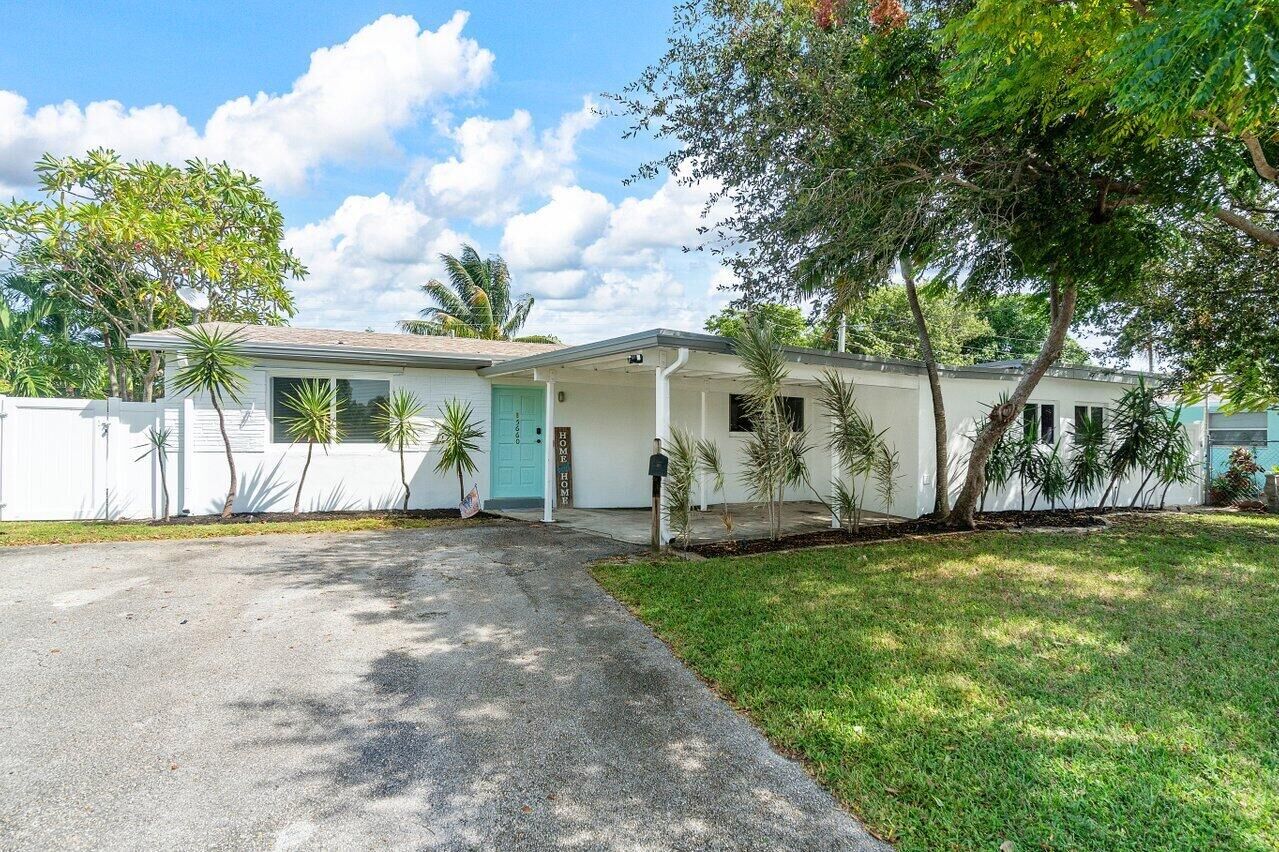 Property Photo: 5660 NE 2nd Terrace FL 33334