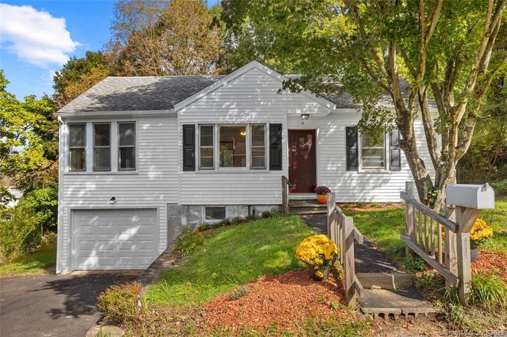 Property Photo:  5 Broadview Avenue  CT 06483 