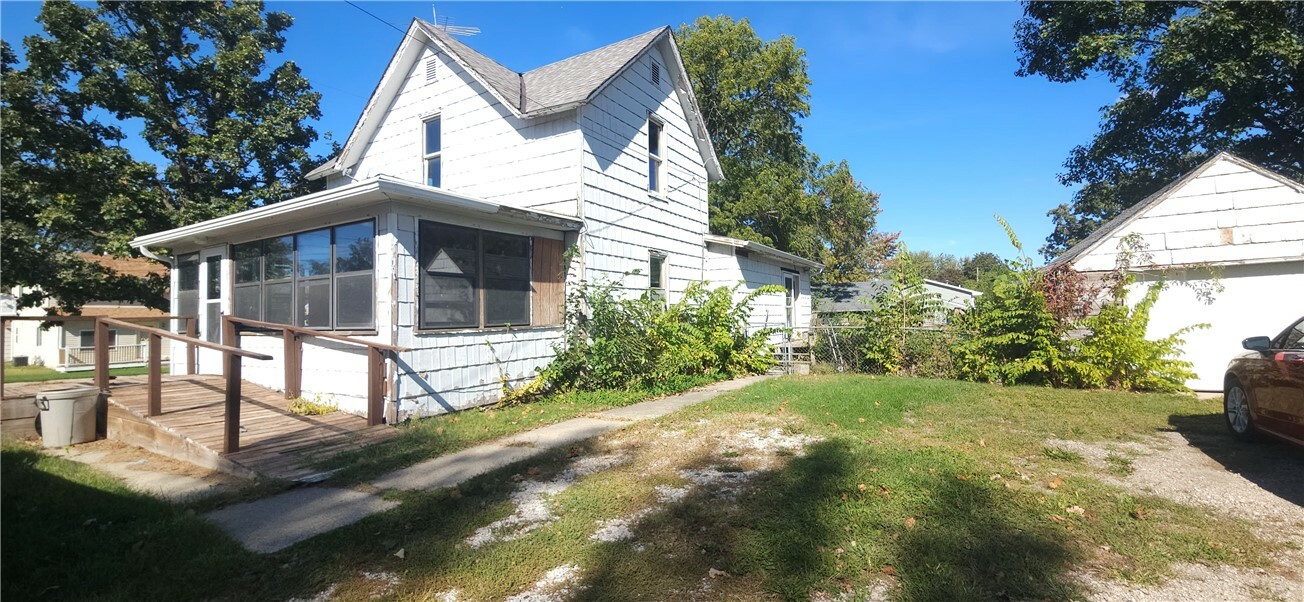 Property Photo:  301 Q Avenue  IA 50201 