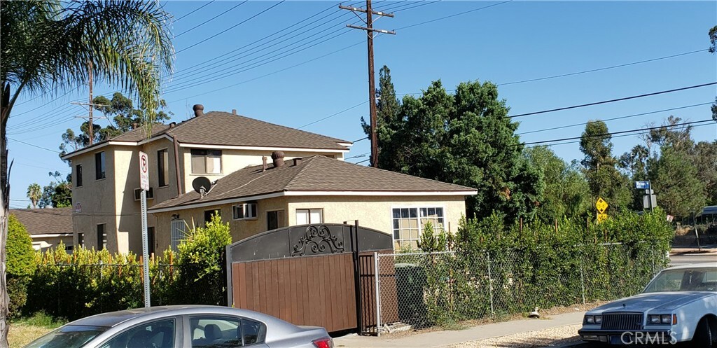 Property Photo:  15733 Victory Boulevard  CA 91406 