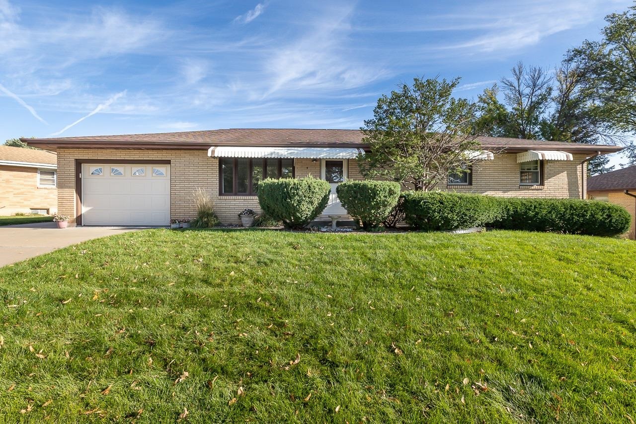 Property Photo:  3110 Saint Anne Drive  IA 52001 