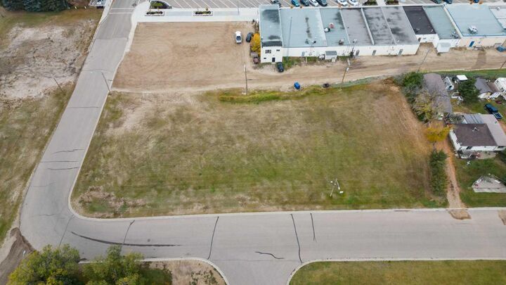 4809 46 Street — photo 1