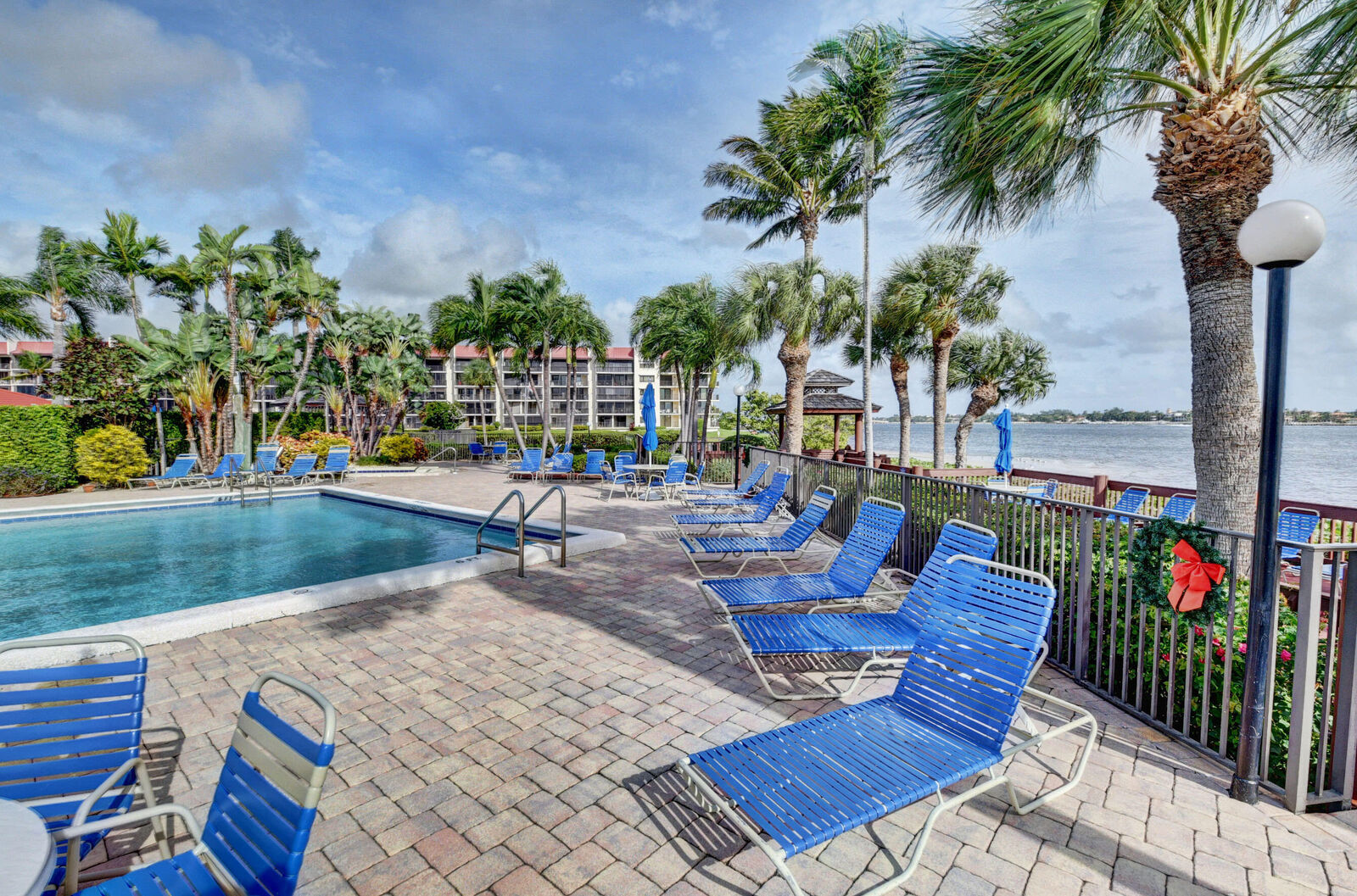 Property Photo:  106 Half Moon Circle #F1  FL 33462