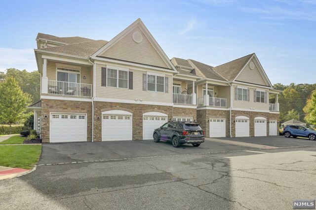 Property Photo:  72 Elston Court  NJ 07420 