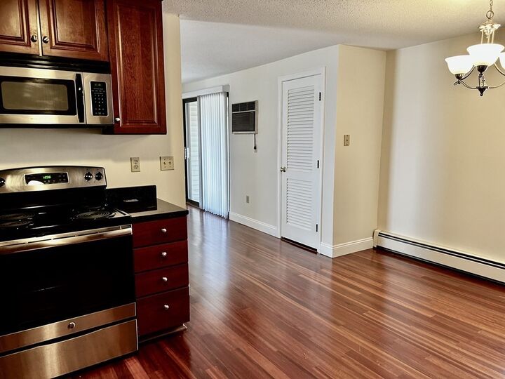 Property Photo: 1400 Skyline Dr 6 MA 01854