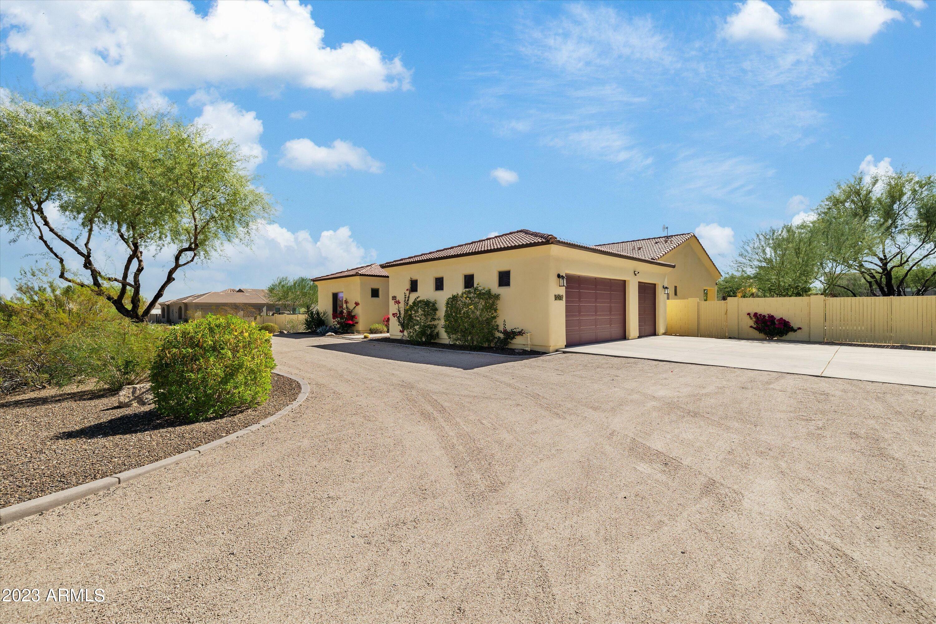 Property Photo:  1431 E Red Range Way  AZ 85085 