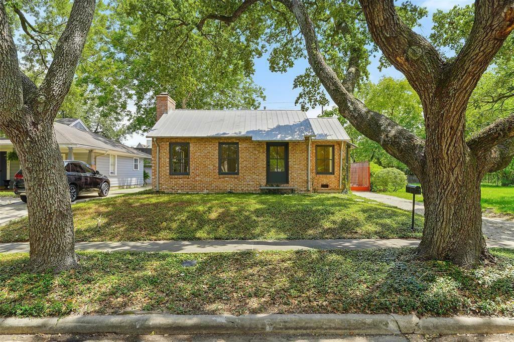 Property Photo:  2345 Bolsover Street  TX 77005 